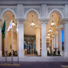 hilton convention mekkah hotel 5 étoiles devanture luxe noussouki travel agence de voyage halal omra hajj france paris province marseille lyon luxembourg belgique bruxelles